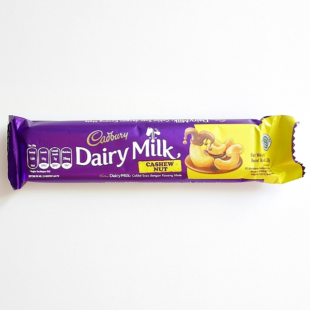 キャドバリーデイリーミルクチョコレート　カシューナッツ　Cadbury Dairy Milk CASHEWNUT30g