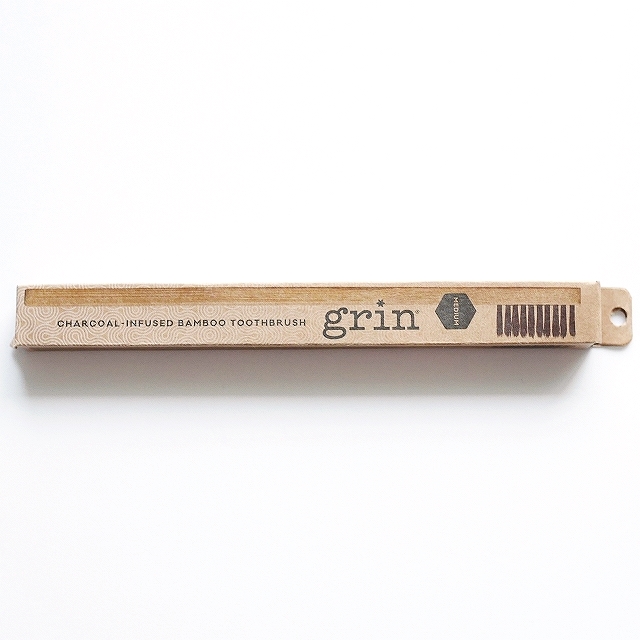 grin CHARCOAL-INFUSED BAMBOO TOOTHBRUSH　グリン　炭入り竹製歯ブラシ　ミディアム
