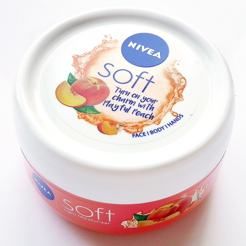 ニベア　ソフトライトモイスチャライザー　プレイフルピーチ　NIVEA Soft Light Moisturizer