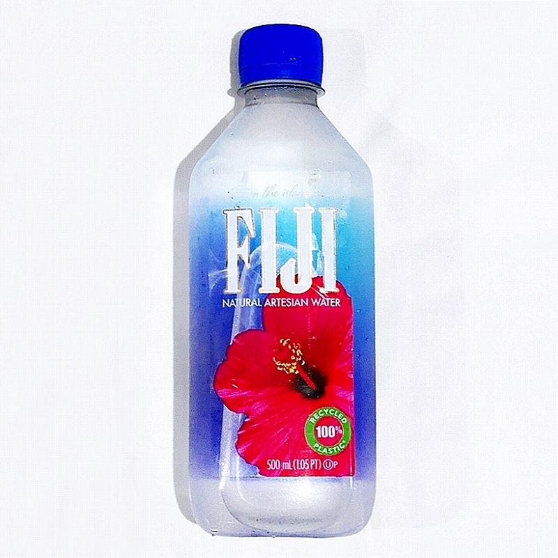 フィジーウォーター　500ml　FIJI WATER　ミネラルウォーター　水