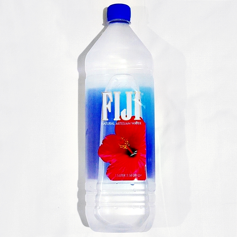 フィジーウォーター　1.5L　1500ml　FIJI WATER　ミネラルウォーター　水