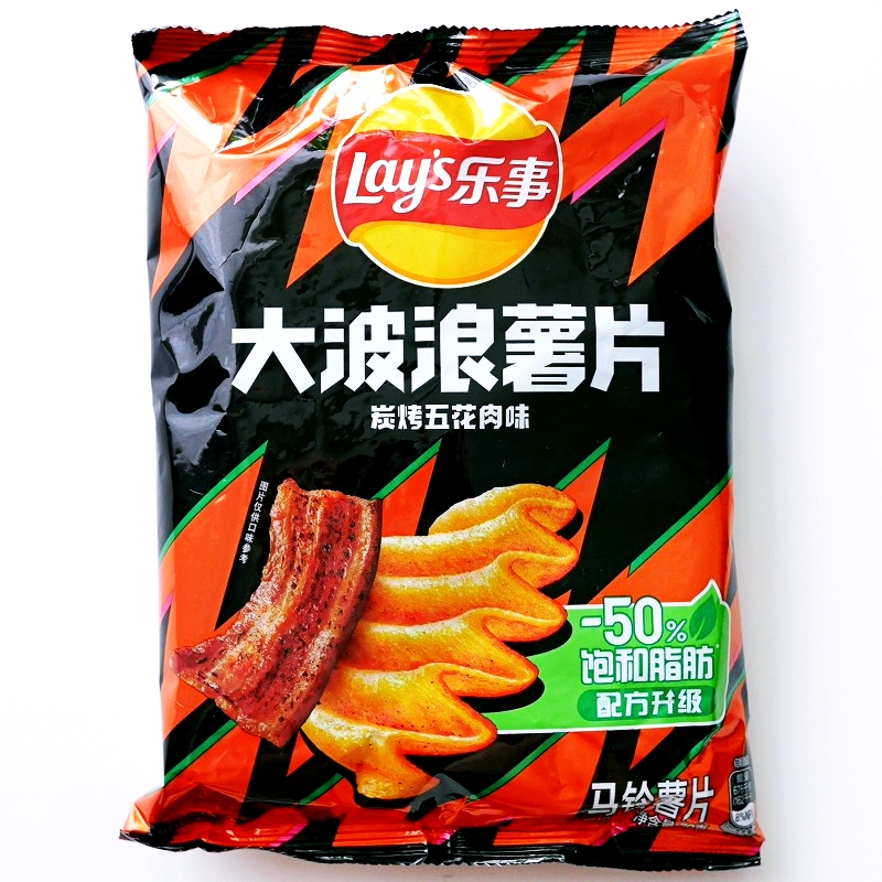 レイズ　ポテトチップス　Lay's乐事　大波浪薯片　 碳烤五花肉味　炭火焼き豚バラ肉味　70g