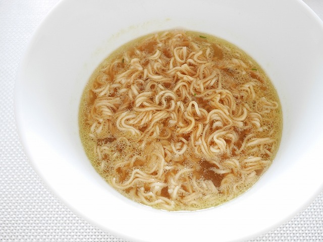 エースコック KOSSY こっしー インスタント麺 チキン味 ACECOOK ラーメン CHICKEN HOT＆SOURの口コミ