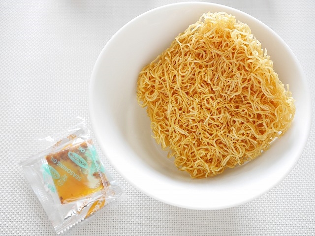 エースコック HANA インスタント麺 シャンカオスエ チキン味 ACECOOK ハナ Sikyet Kauksweの口コミ