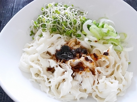 好食楽食品　Mom's Dry Noodle　老媽拌麺　麻辣拌麺　台湾麺　混ぜそば　ちぢれ麺　乾麺　インスタント麺の口コミ