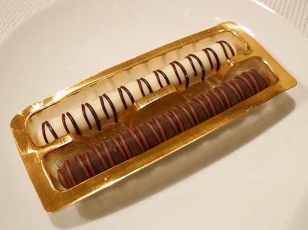 MADE IN GUAM メイドイングアム 黒ごまビスケット ダーク＆ホワイトチョコレートの口コミ