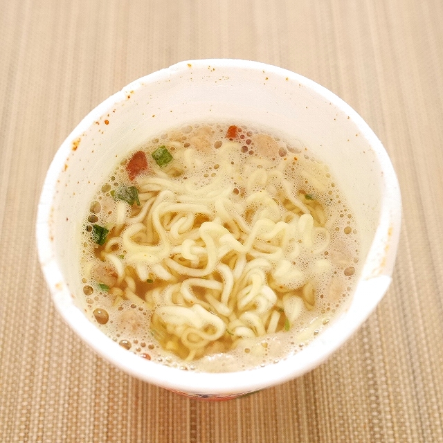 Indomie インドミー POP MIE RASA BASO SAPI ポップミーミニインスタントカップ麺 牛肉団子味の口コミ