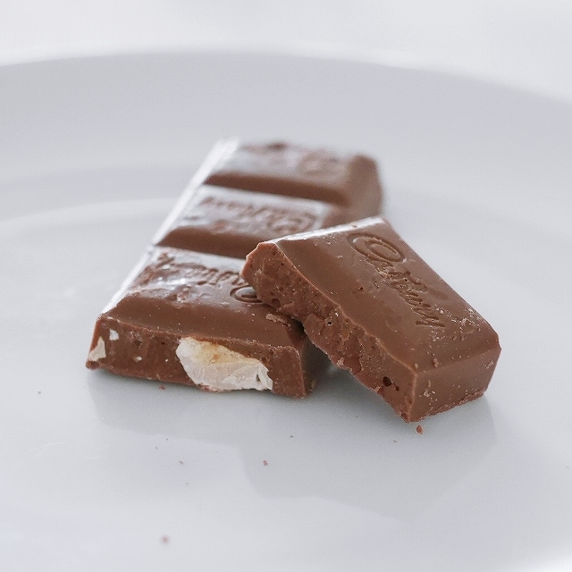 キャドバリーデイリーミルクチョコレート　カシューナッツ　Cadbury Dairy Milk CASHEWNUT30gの口コミ