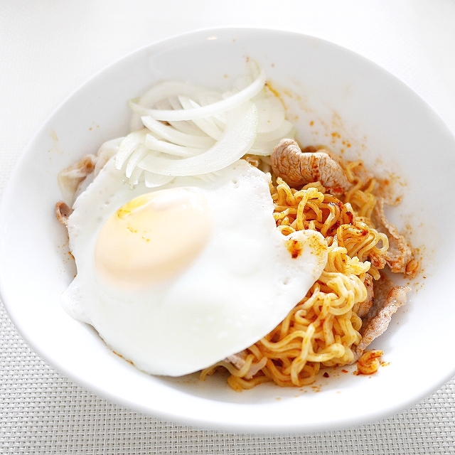 Indomie Mi goreng Sambal Rica-Rica　インドミー　ミーゴレン　サンバルリチャリチャ味の口コミ