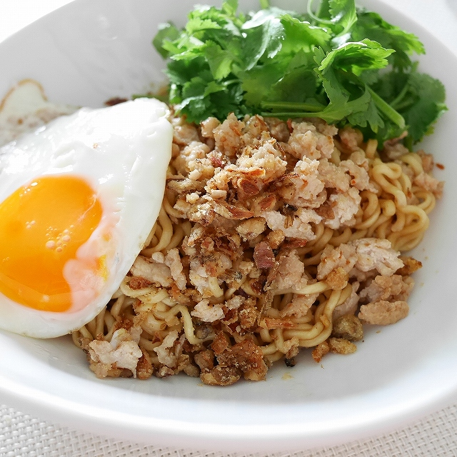 Mie Sedaap Mi Goreng Mi AYAM　ミーセダップ　ミースダップ　ミーゴレンミーアヤム　インスタントの口コミ