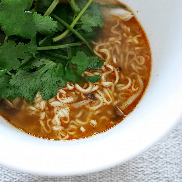 MAMA SHRIMP TOM YUM　ママー　インスタントトムヤムラーメン　トムヤムクンナームサイヌードルの口コミ