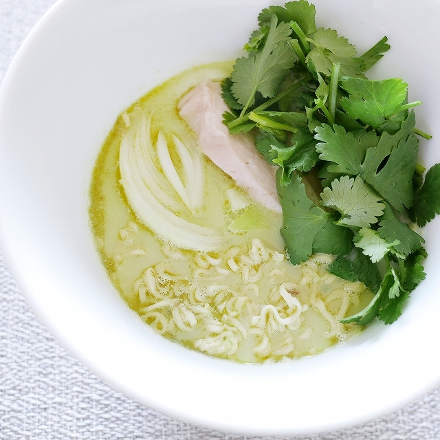 MAMA CHICKEN GREEN CURRY　ママー　インスタントラーメン　チキングリーンカレー味の口コミ