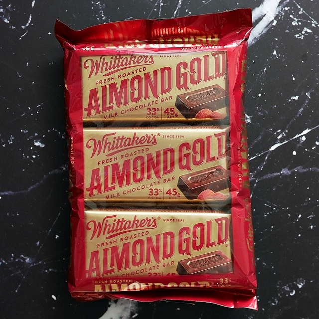 Whittaker's ALMOND GOLD　ウィッタカー　アーモンドゴールドミルクチョコレートバー　135gの口コミ