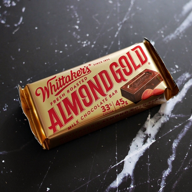 Whittaker's ALMOND GOLD　ウィッタカー　アーモンドゴールドミルクチョコレートバー　135gの口コミ