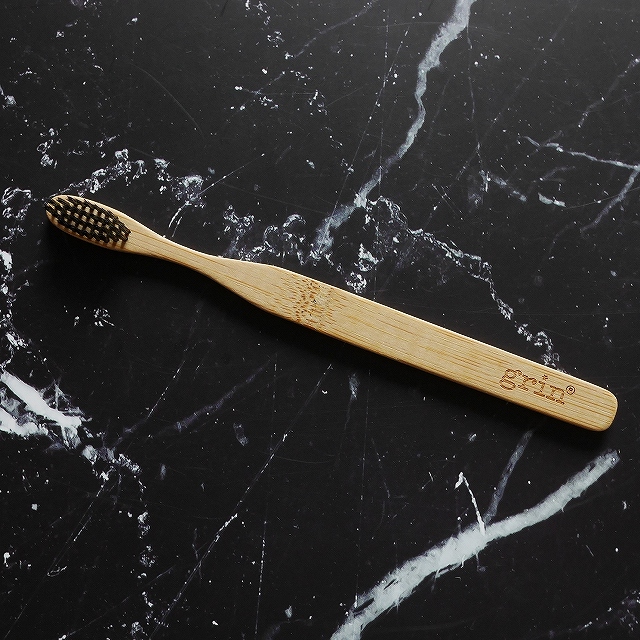 grin CHARCOAL-INFUSED BAMBOO TOOTHBRUSH　グリン　炭入り竹製歯ブラシ　ミディアムの口コミ