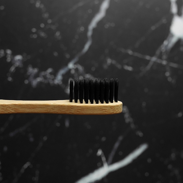 grin CHARCOAL-INFUSED BAMBOO TOOTHBRUSH　グリン　炭入り竹製歯ブラシ　ミディアムの口コミ