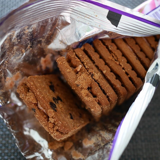 パール　ハイド＆シーク　ストロベリー味チョコチップサンドイッチクッキー　Parle Hide＆Seek Fab!の口コミ