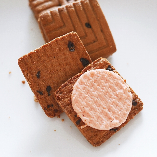 パール　ハイド＆シーク　ストロベリー味チョコチップサンドイッチクッキー　Parle Hide＆Seek Fab!の口コミ
