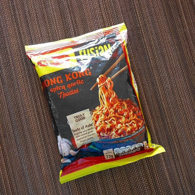 Maggi FUSIAN HONG KONG spicy garlic　マギー　ホンコンスパイシーガーリックヌードルの口コミ