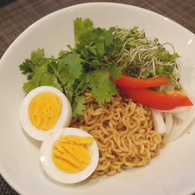 ラッキーミー　パンシットカントン　チリマンシー味　インスタント焼きそば　Lucky Me! PANCIT CANTONの口コミ