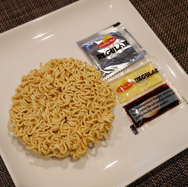 ラッキーミー　パンシットカントン　チリマンシー味　インスタント焼きそば　Lucky Me! PANCIT CANTONの口コミ