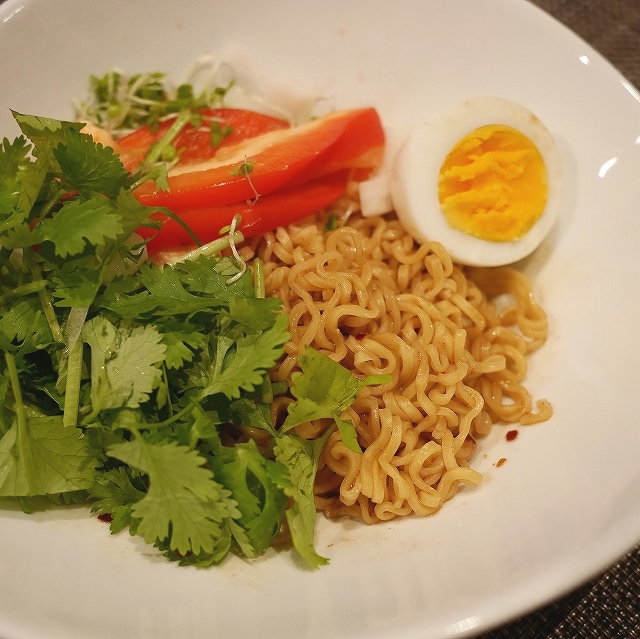 ラッキーミー　パンシットカントン　エクストラホットチリ　インスタント麺　Lucky Me! PANCIT CANTONの口コミ