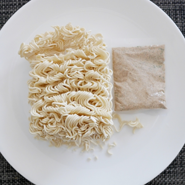 HACENDADO SABOR TERNERA CARNE　インスタントラーメン　子牛の肉味　ビーフ味の口コミ