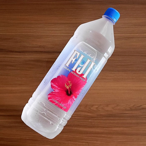 フィジーウォーター　1.5L　1500ml　FIJI WATER　ミネラルウォーター　水の口コミ