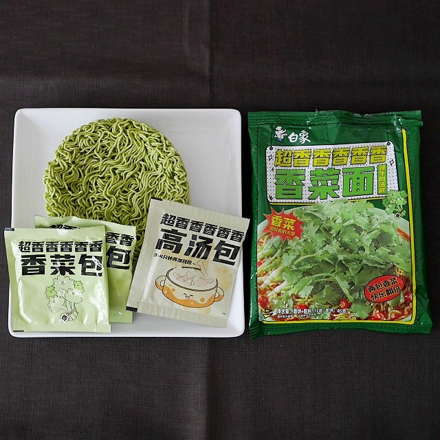 白象　超香香香香香　香菜面　辣牛肉湯底　香菜麺　パクチー麺　５袋入り　インスタント麺の口コミ