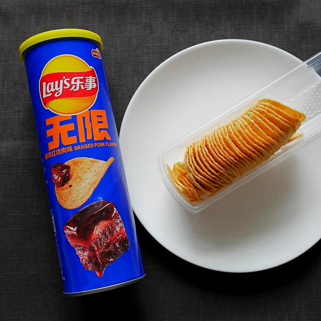 レイズ　ポテトチップス　豚角煮味　Lay's乐事　无限　香浓紅焼肉味　BRAISED PORK FLAVOR　104ｇの口コミ