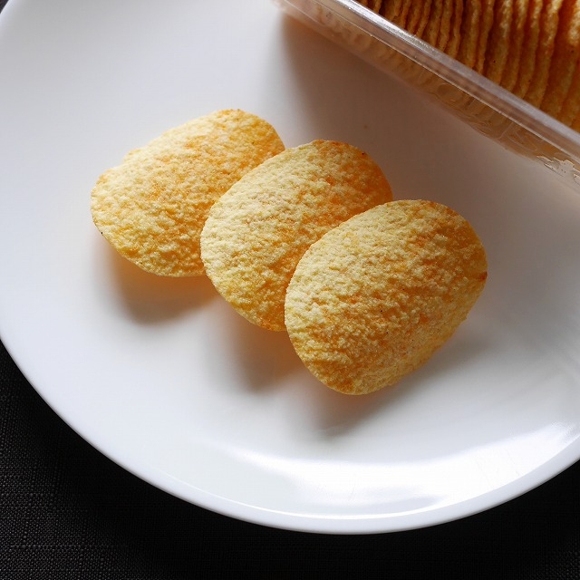レイズ　ポテトチップス　豚角煮味　Lay's乐事　无限　香浓紅焼肉味　BRAISED PORK FLAVOR　104ｇの口コミ
