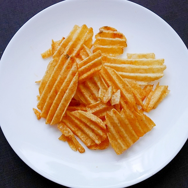 レイズ　ポテトチップス　Lay's乐事　大波浪薯片　 碳烤五花肉味　炭火焼き豚バラ肉味　70gの口コミ