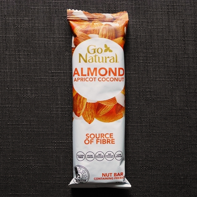 ゴーナチュラル　アーモンドアプリコットココナッツ　ソースオブファイバー　ナッツバー　Go Natural ALMONDの口コミ